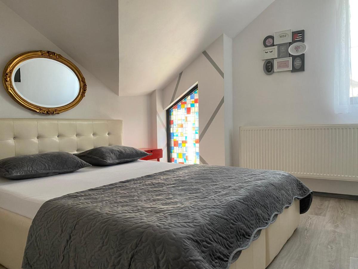 The Vintage - Wonderful Apartment In Best Location Κραϊόβα Εξωτερικό φωτογραφία