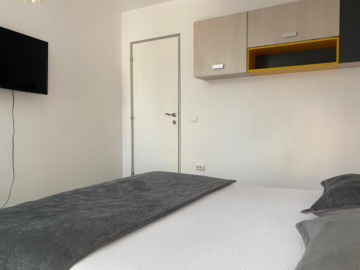 The Vintage - Wonderful Apartment In Best Location Κραϊόβα Εξωτερικό φωτογραφία