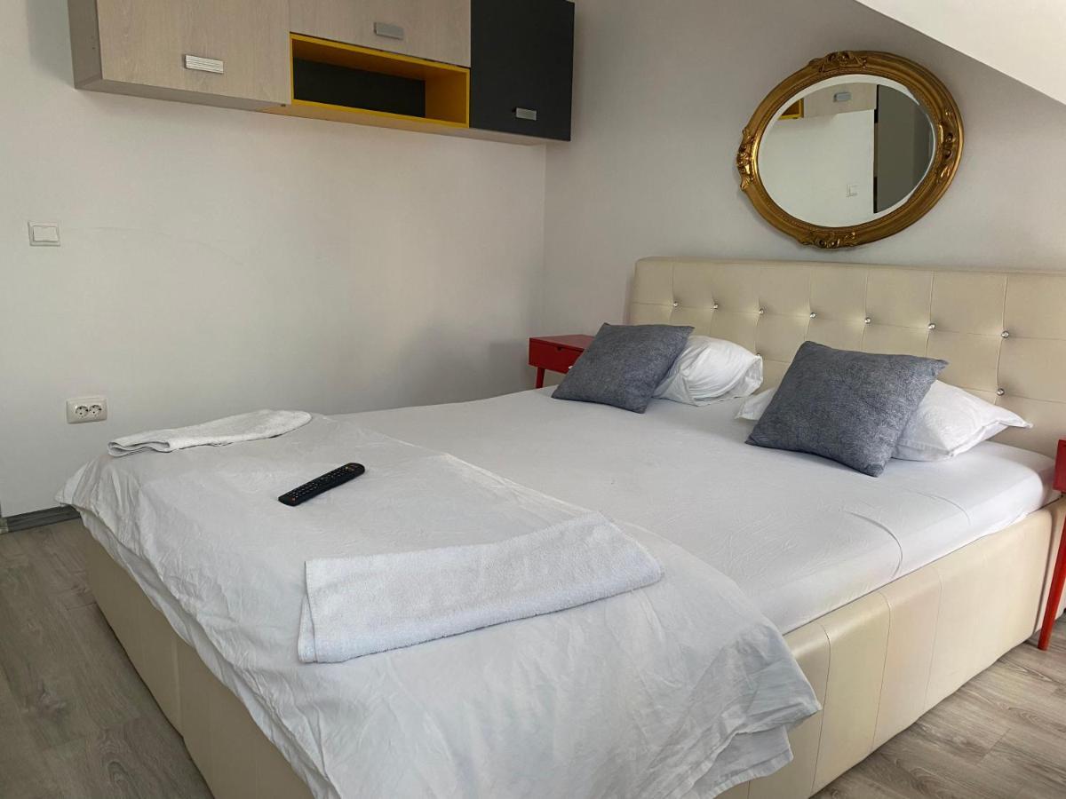 The Vintage - Wonderful Apartment In Best Location Κραϊόβα Εξωτερικό φωτογραφία