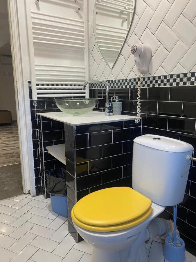 The Vintage - Wonderful Apartment In Best Location Κραϊόβα Εξωτερικό φωτογραφία